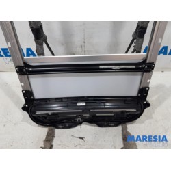 Peugeot - 2008 - Sliding headliner mechanism