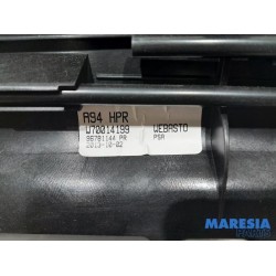 Peugeot - 2008 - Sliding headliner mechanism