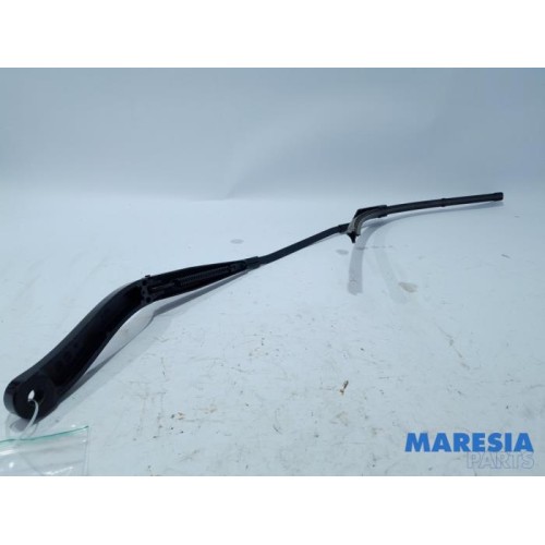 Renault - Trafic - Front wiper arm