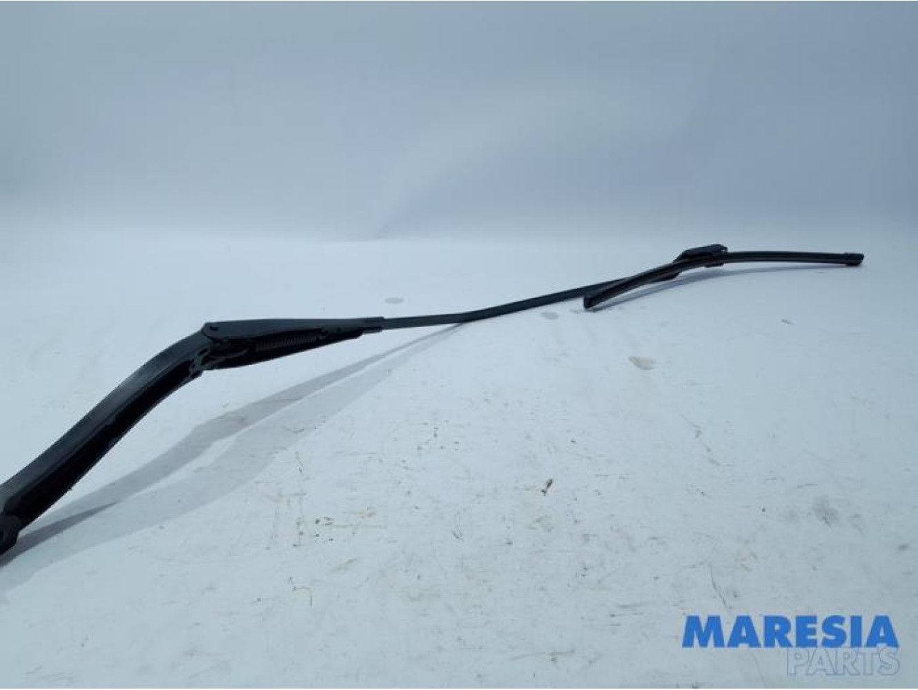 Renault - Trafic - Front wiper arm