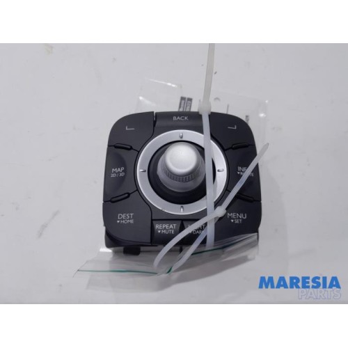 Renault - Megane - Navigation control panel
