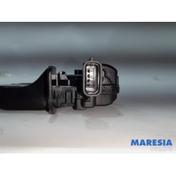 Renault - Megane - Tailgate lock mechanism