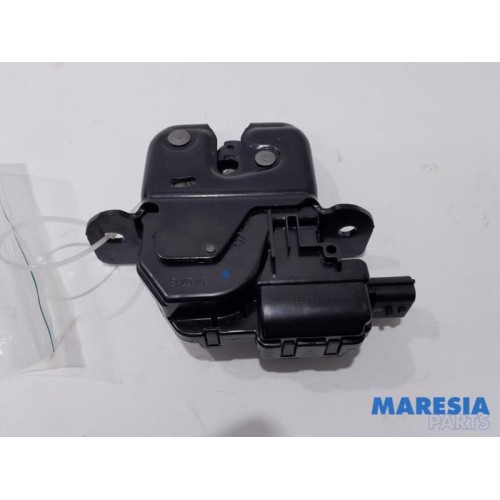 Renault - Megane - Tailgate lock mechanism