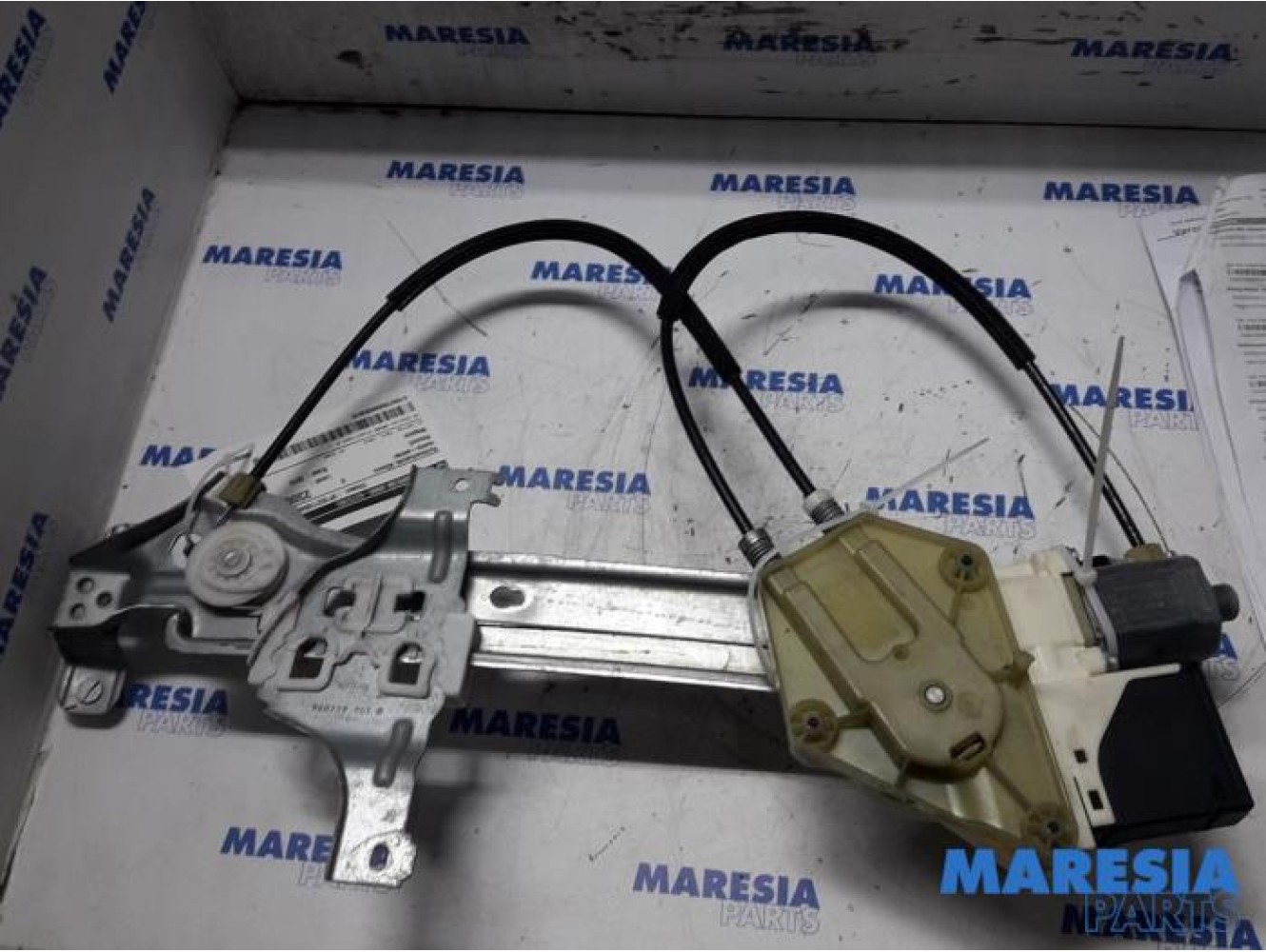 Renault - Megane - Rear door window mechanism 4-door, right