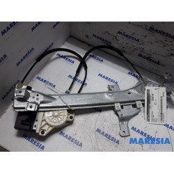 Renault - Megane - Rear door window mechanism 4-door, right