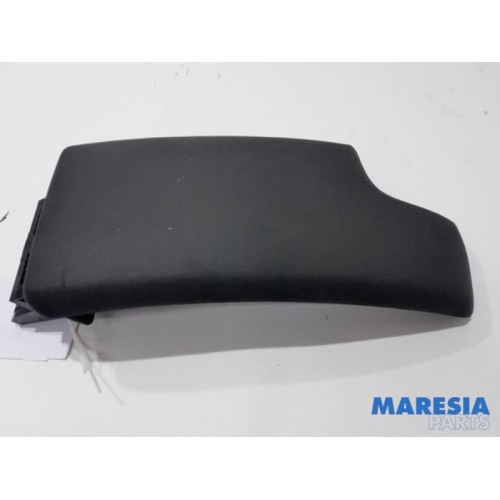 Renault - Megane - Armrest