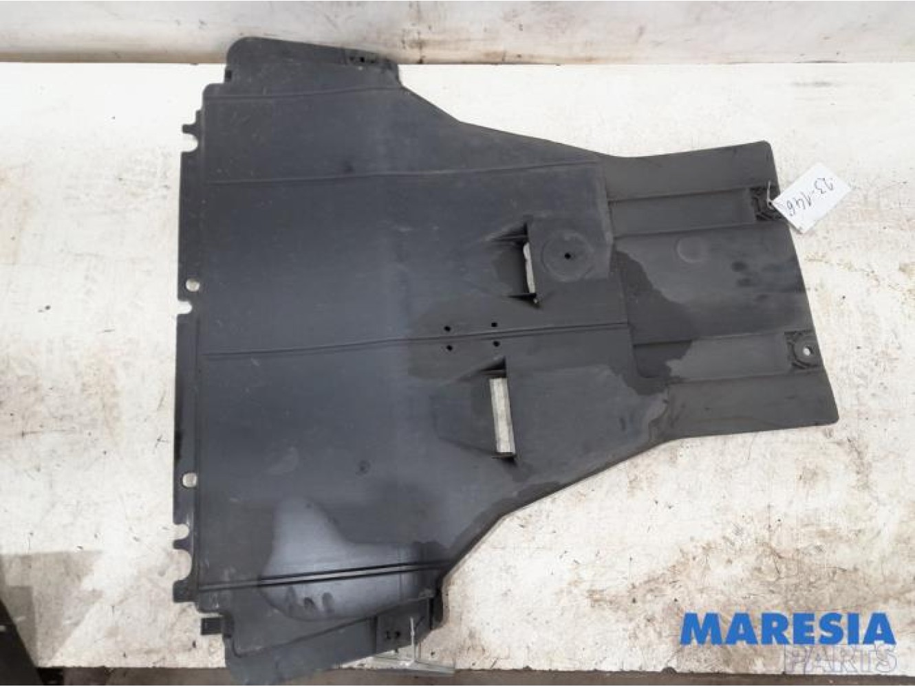 Renault - Megane - Engine protection panel
