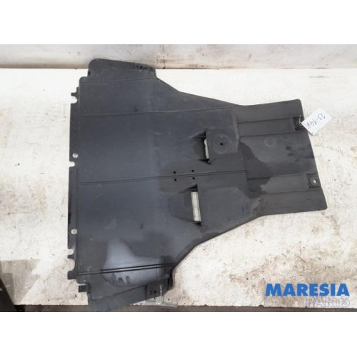 Renault - Megane - Engine protection panel