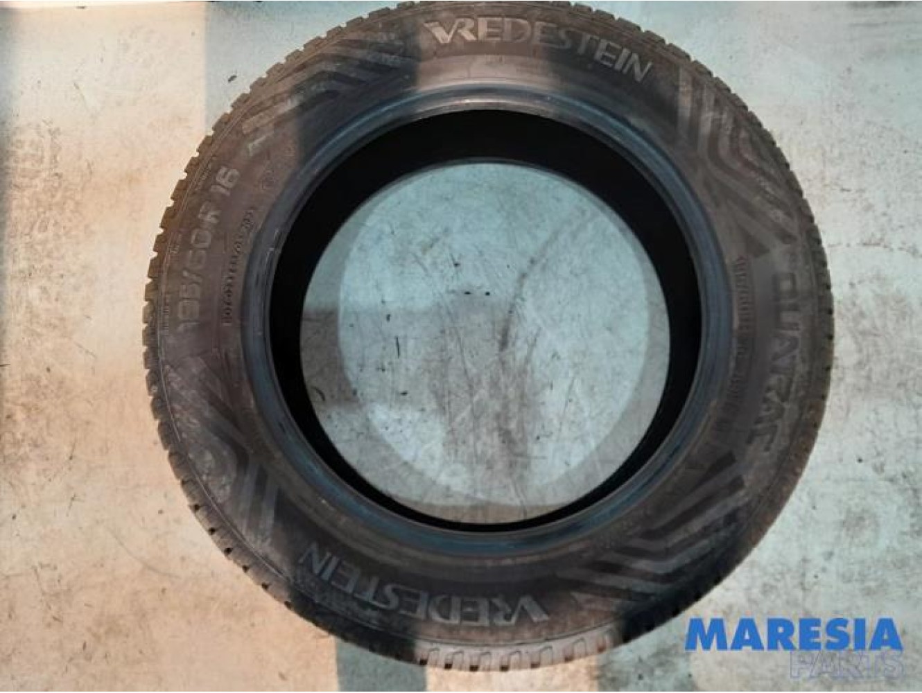 Renault - Clio - Tyre