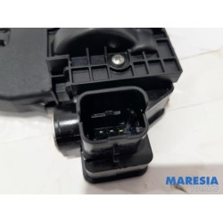 Peugeot - 3008 - Tailgate lock mechanism