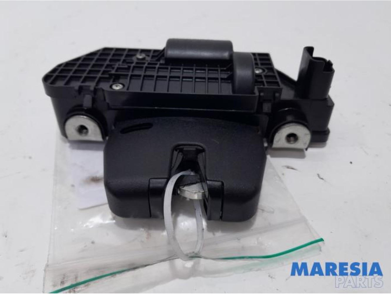 Peugeot - 3008 - Tailgate lock mechanism