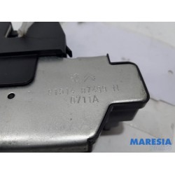 Peugeot - 3008 - Tailgate lock mechanism