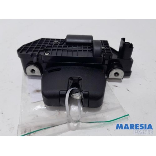 Peugeot - 3008 - Tailgate lock mechanism