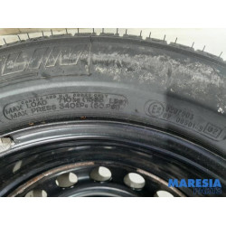 Renault - Grand Scenic - Krikset + reservewiel