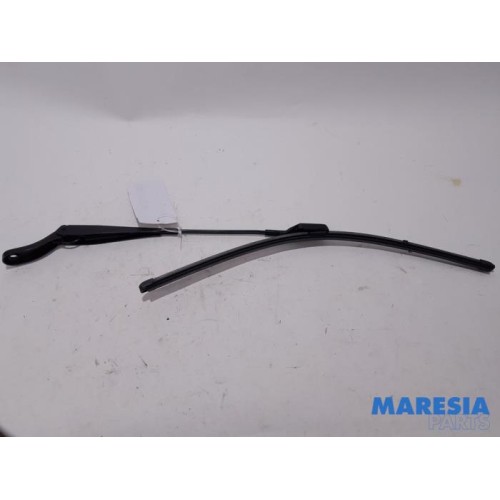Renault - Wind - Front wiper arm