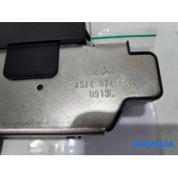 Peugeot - 2008 - Tailgate lock mechanism