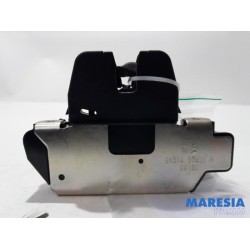 Peugeot - 2008 - Tailgate lock mechanism