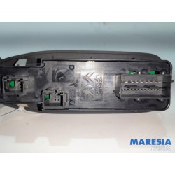 Peugeot - 2008 - Multi-functional window switch