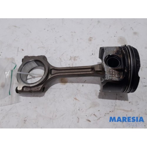 Renault - Captur - Piston