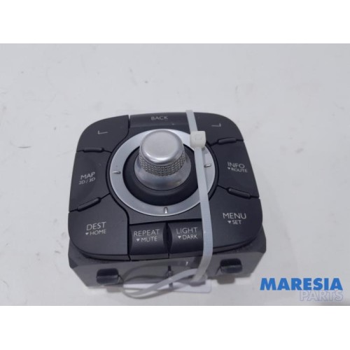 Renault - Grand Scenic - Regelunit Multi Media