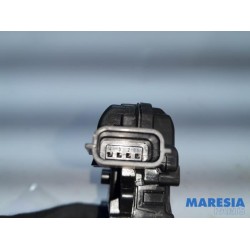 Renault - Clio - Tailgate lock mechanism