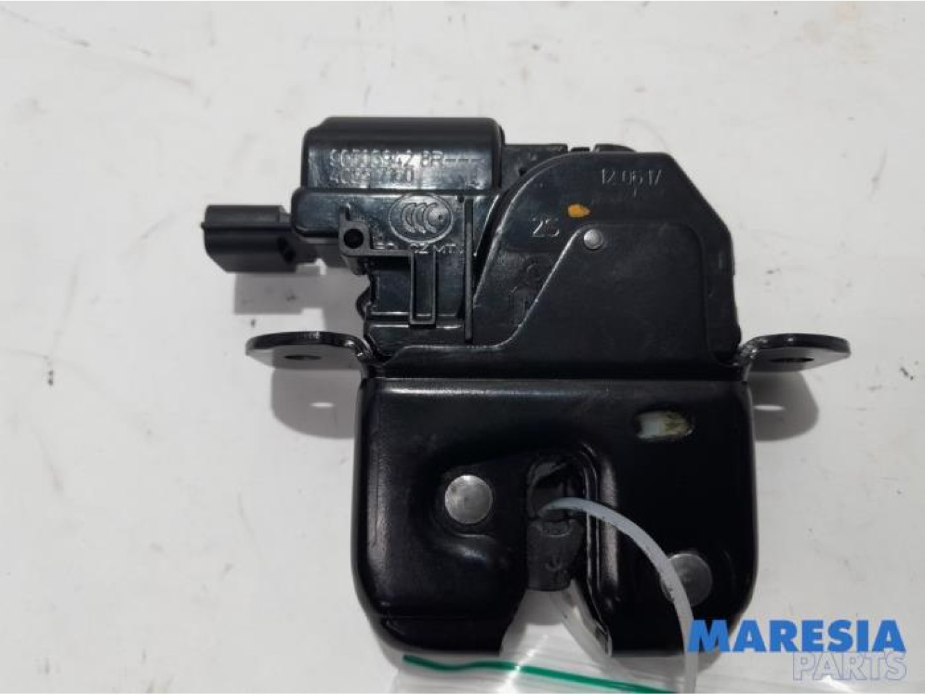 Renault - Clio - Tailgate lock mechanism