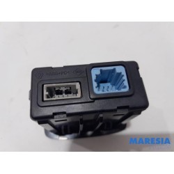 Renault - Grand Scenic - AUX/USB aansluiting