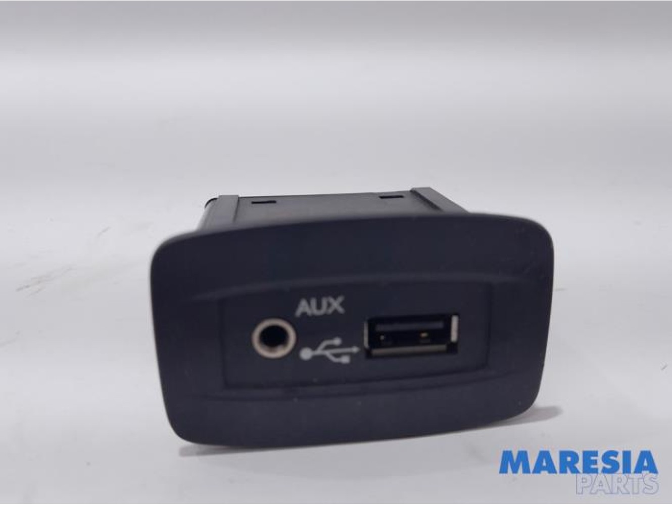 Renault - Grand Scenic - AUX/USB aansluiting