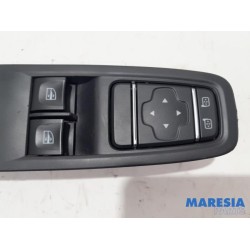 Renault - Clio - Multi-functional window switch