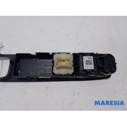 Renault - Clio - Multi-functional window switch