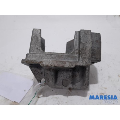 Alfa Romeo - Mito - Engine mount