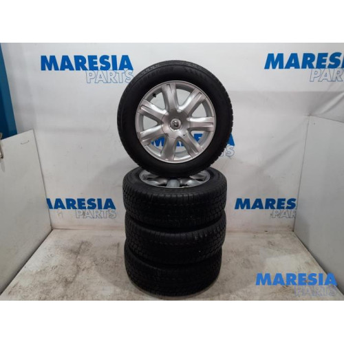 Renault - Grand Scenic - Velgen set + banden