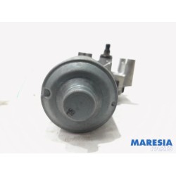Peugeot - 2008 - Front wiper motor