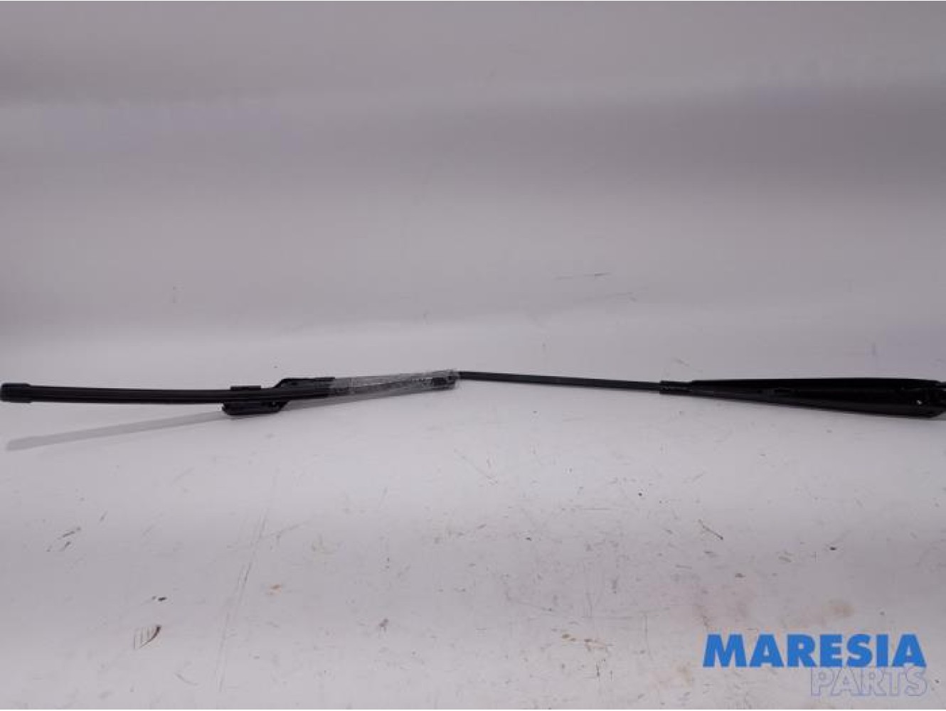 Peugeot - 2008 - Front wiper arm