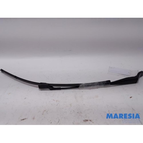 Peugeot - 2008 - Front wiper arm
