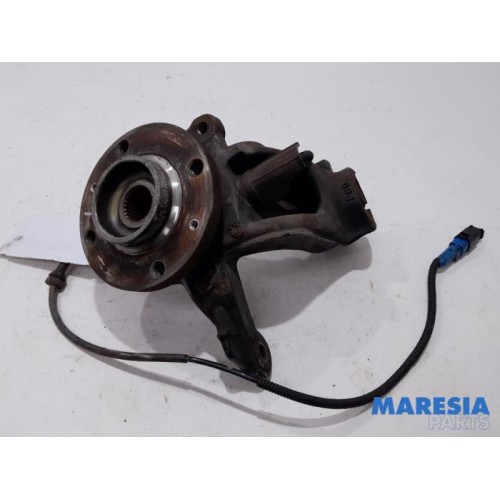 Peugeot - 2008 - Fusee links-voor