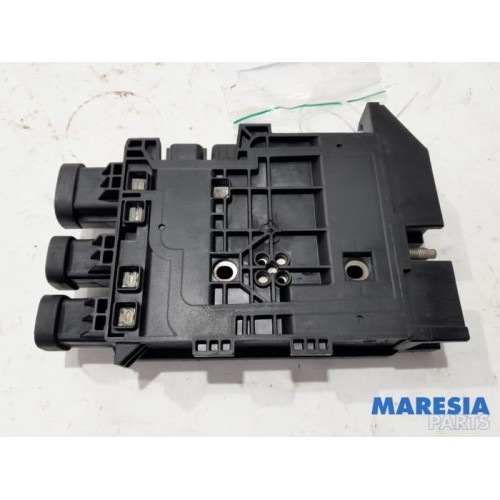 Renault - Megane - Voltage regulator