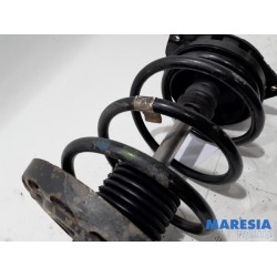 Renault - Megane - Front shock absorber rod, right
