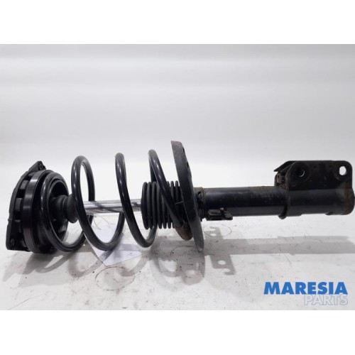 Renault - Megane - Front shock absorber rod, right