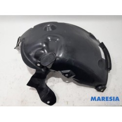 Renault - Megane - Wheel arch liner