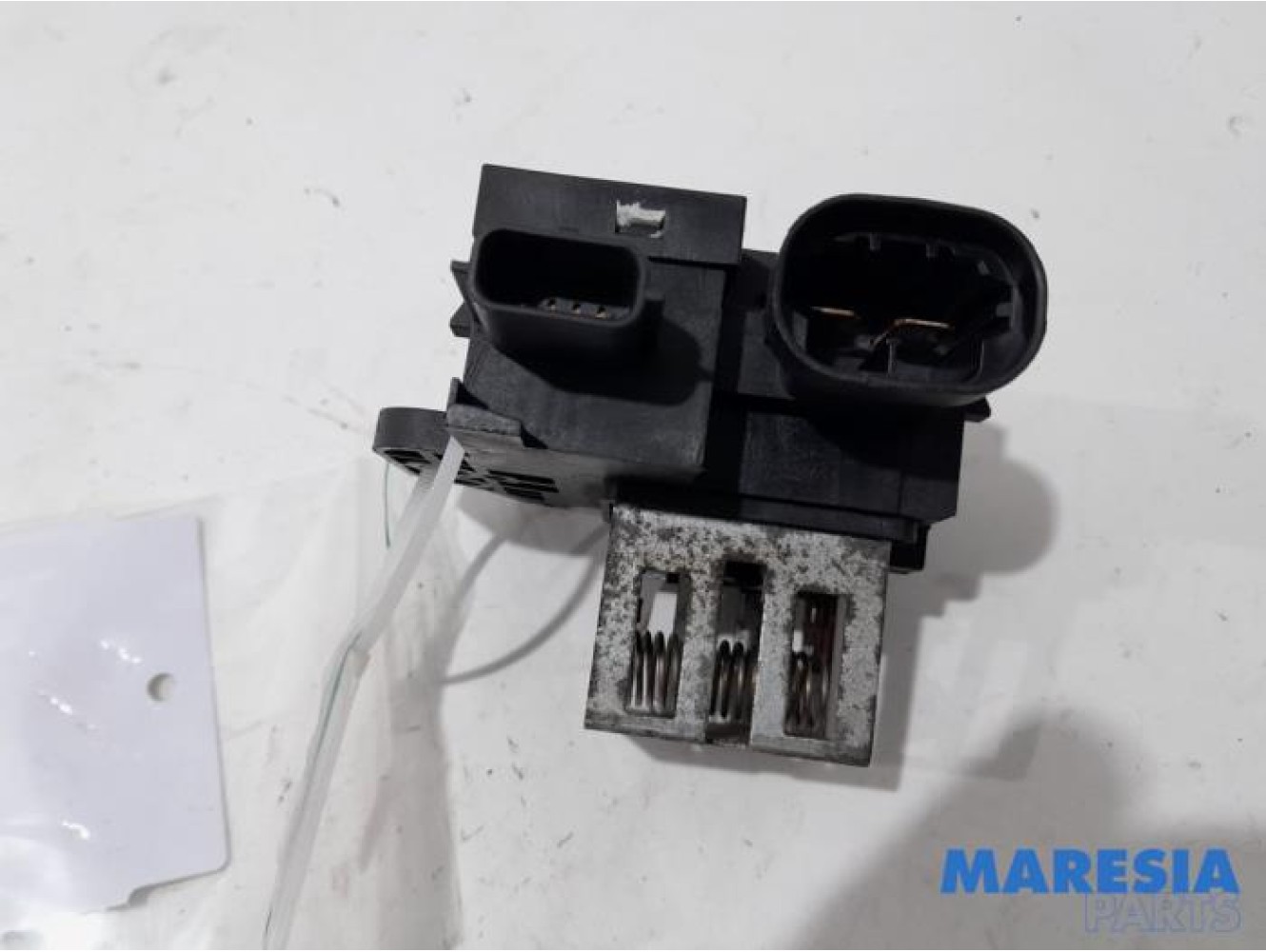 Renault - Clio - Cooling fan resistor