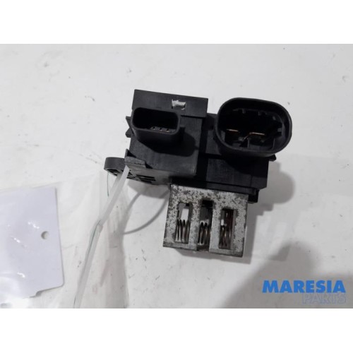 Renault - Clio - Cooling fan resistor