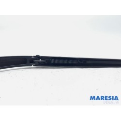 Renault - Clio - Front wiper arm