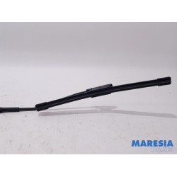 Renault - Clio - Front wiper arm