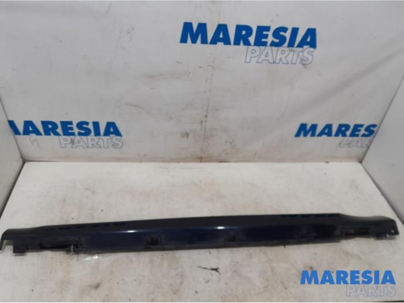Peugeot - 208 - Zijskirt links