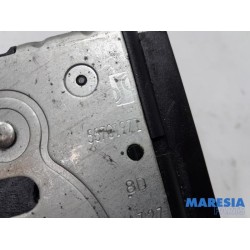 Fiat - 500 - Tailgate lock mechanism