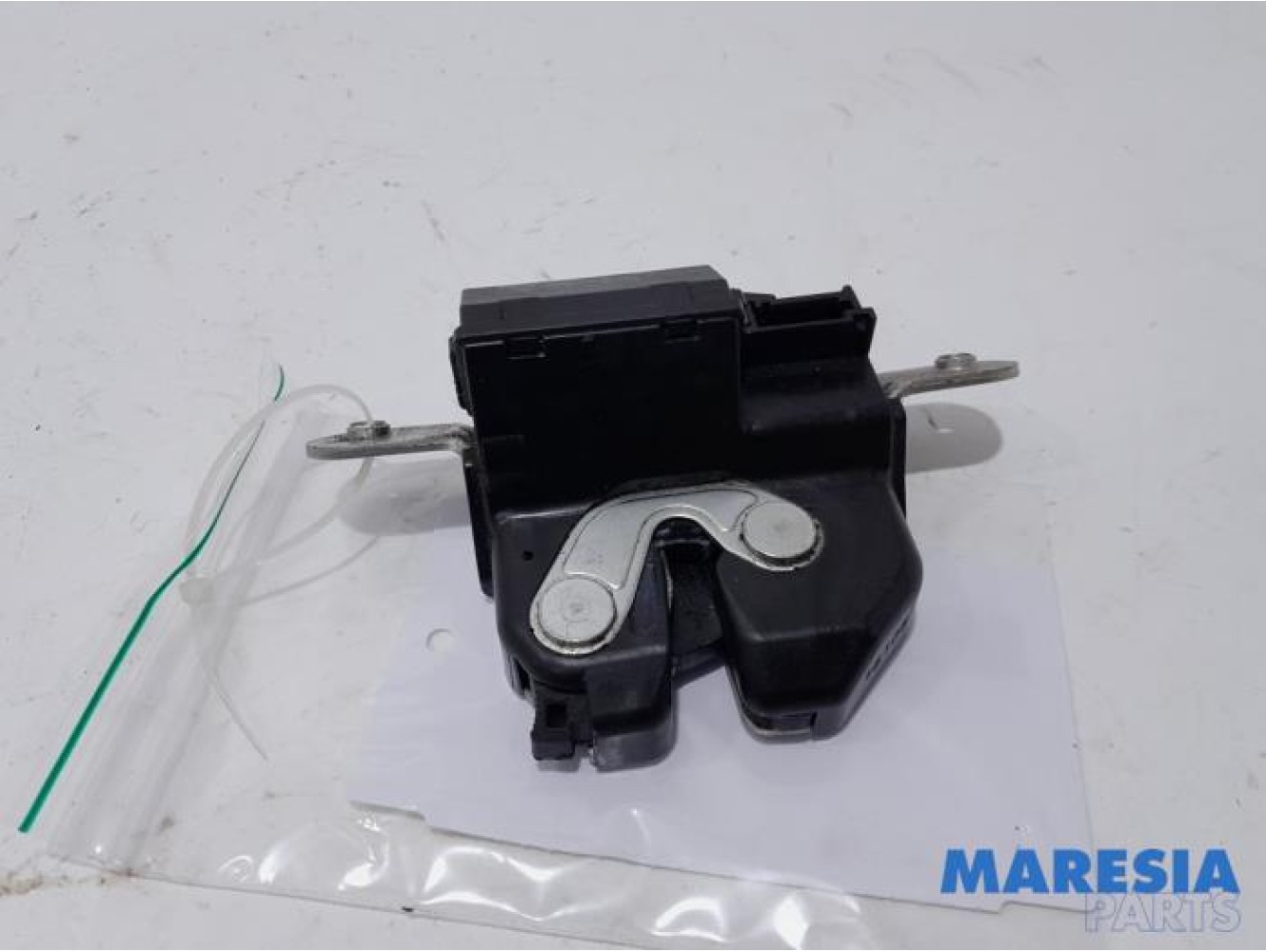 Fiat - 500 - Tailgate lock mechanism