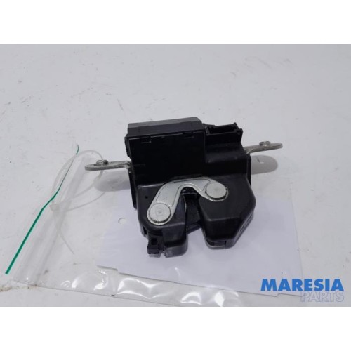 Fiat - 500 - Tailgate lock mechanism