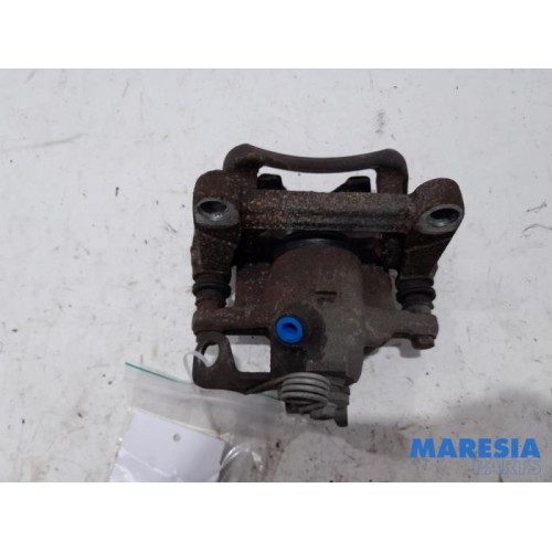 Renault - Trafic - Rear brake calliper, right