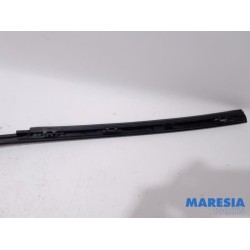 Renault - Trafic - Frontscreen frame